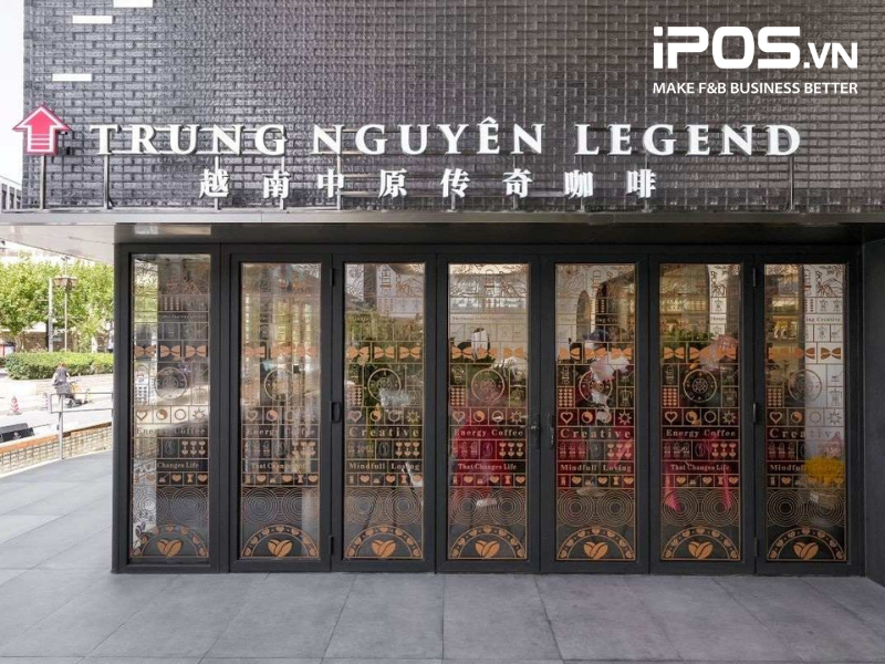 Cửa hàng Trung Nguyên Legend nằm trên con phố nơi quy tụ rất nhiều thương hiệu nổi tiếng thế giới