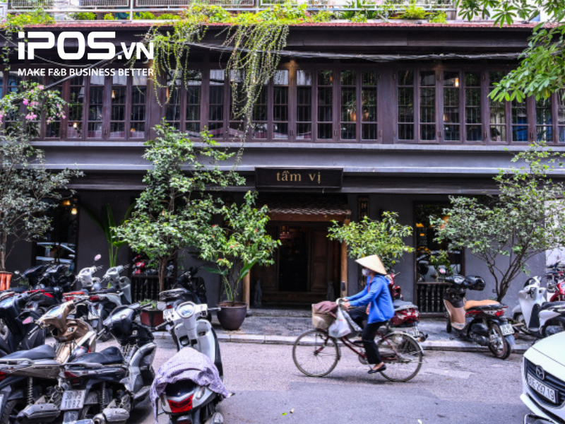 Nhà hàng Tầm Vị nổi bật với phong cách cổ điển giữa con phố Yên Thế sầm uất 