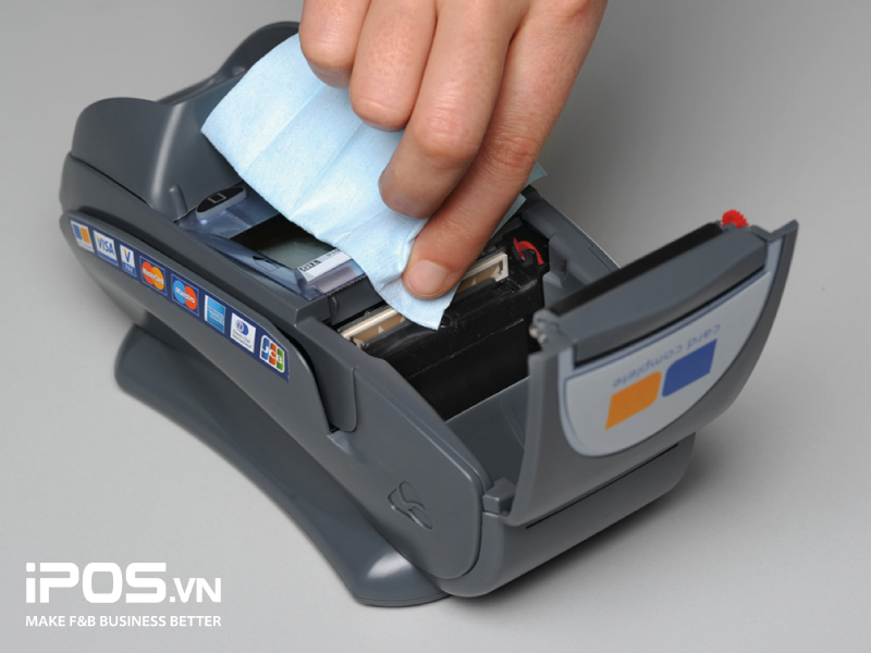 Máy in nhiệt không nhất thiết phải vệ sinh quá nhiều lần do chúng không tiếp xúc nhiều với nhân viên, thực khách 
