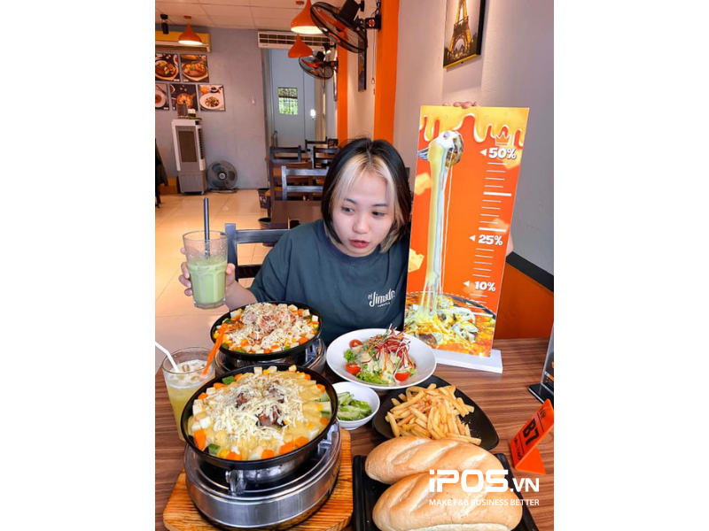 thuê tiktoker review đồ ăn