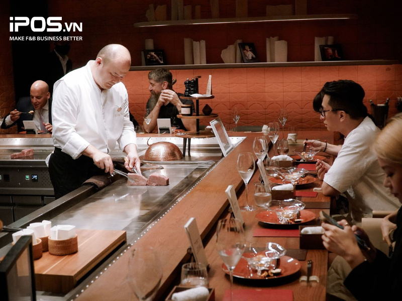 Nghề bếp có tương lai không? Mức lương có bù lại nỗi khổ nghề đầu bếp?