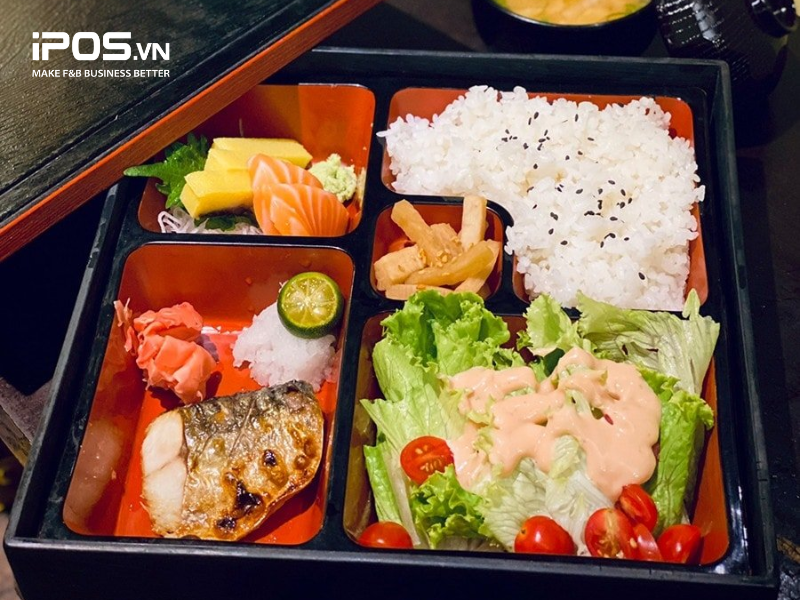 tổ chức tiệc tất niên