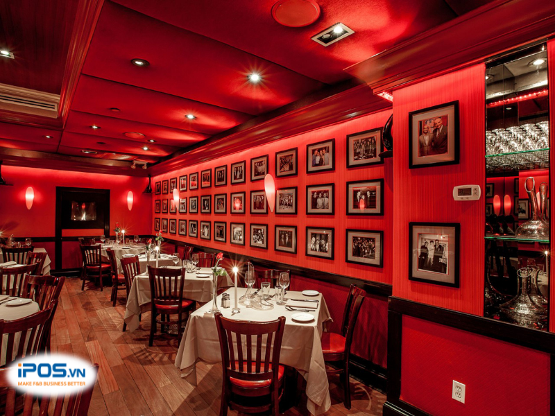 áp phí dịch vụ hay để khách tự tip