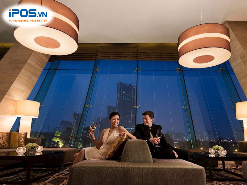 Ăn mặc sang trọng khi bước vào nhà hàng