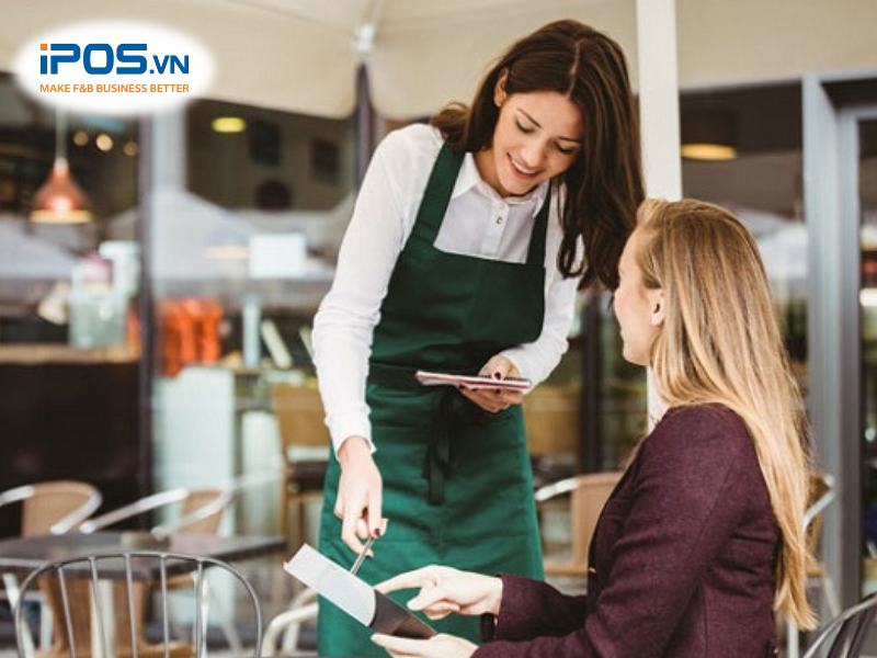 Con người mang đến cho khách hàng yếu tố cảm xúc mà công nghệ không thể thay thế