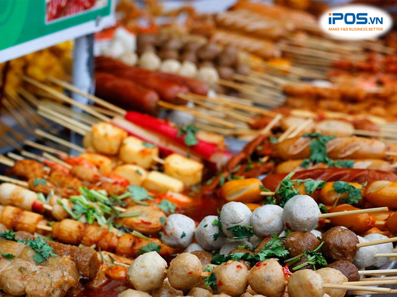 Tiếp thu những ý kiến của khách hàng về món ăn của quán