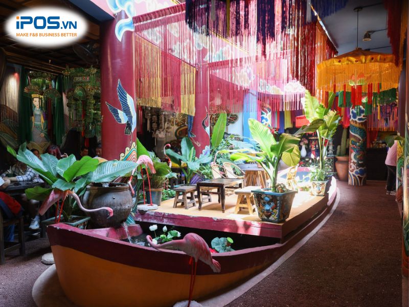 Concept quán Tứ Phủ Coffee được đầu tư rất kỹ lưỡng. 