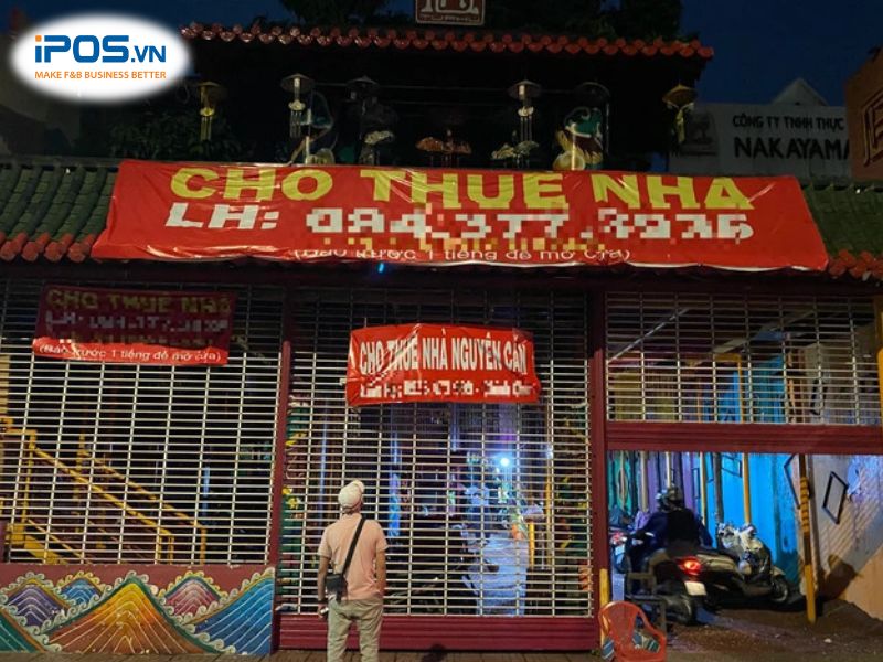 Đầu tháng 7/2023, cư dân mạng bất ngờ truyền tay nhau hình ảnh quán cà phê Tứ Phủ treo biển cho thuê mặt bằng.