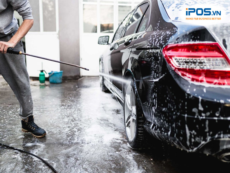 Khách hàng có thể uống cốc cafe khi chờ rửa xe