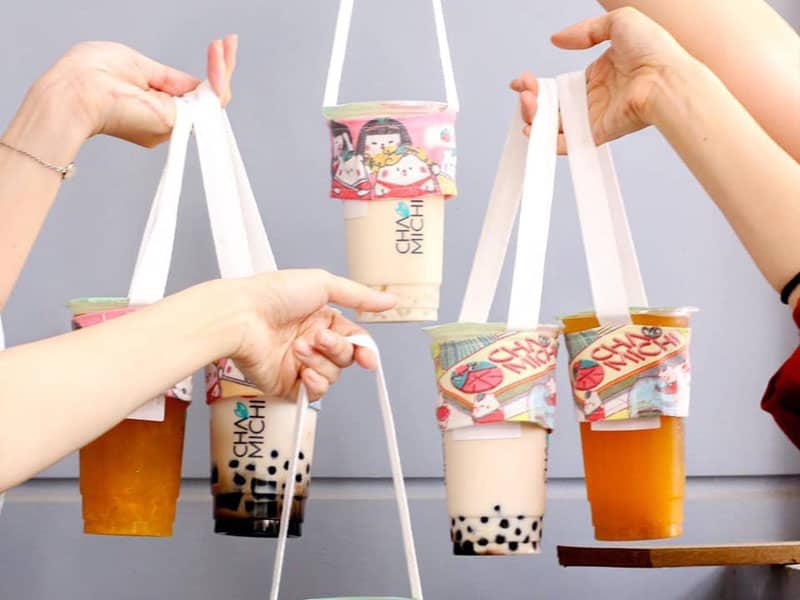 Phục vụ quán trà sữa