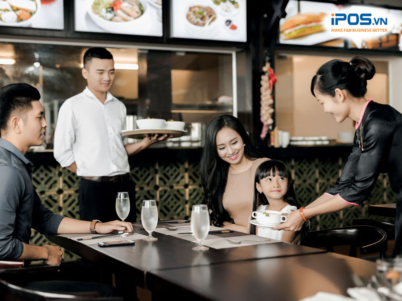 Quy trình phục vụ của nhà hàng rườm rà cũng khiến khách hàng phàn nàn