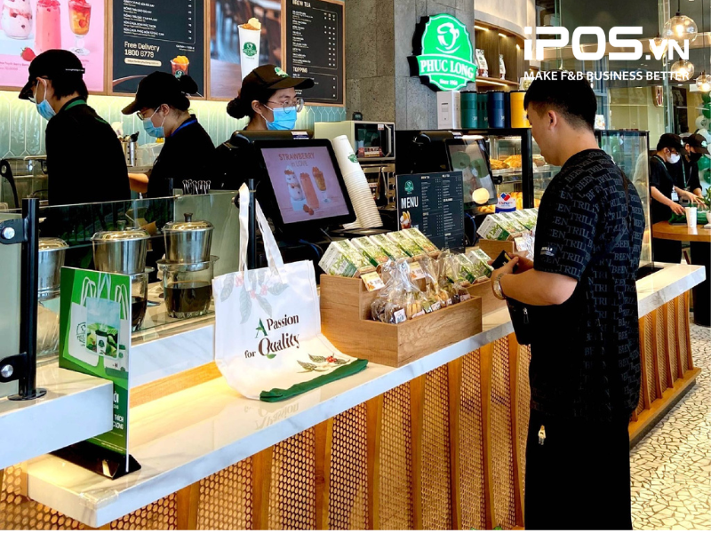 Các cửa hàng Phúc Long hầu hết đều kín bàn mỗi dịp cuối tuần