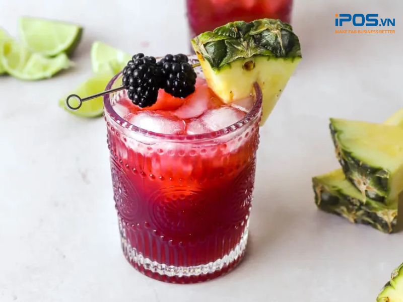 Cocktail Blackberry Mint Daiquiri mang đến hơi thở của vùng nhiệt đới mát mẻ.
