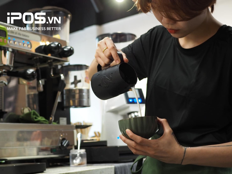 Có rất nhiều công việc cần làm vào buổi sáng trước khi mở cửa quán cà phê