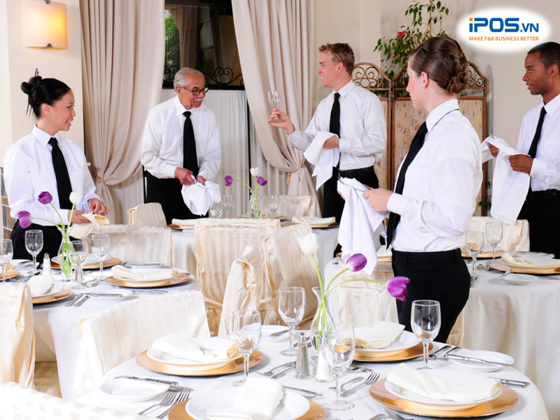 Sẽ dễ phân biệt đâu là khách đâu là nhân viên khi có đồng phục