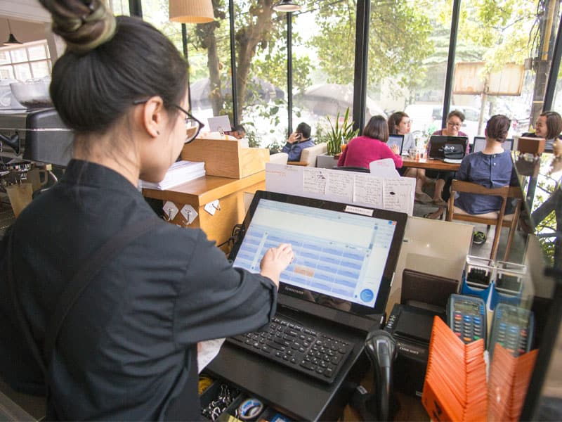 Ghi chú sở thích ăn uống của khách hàng trên phần mềm bán hàng nhà hàng