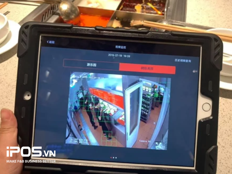 Haidilao không ngại “show” cho khách hàng theo dõi khu vực bếp (tùy cơ sở)