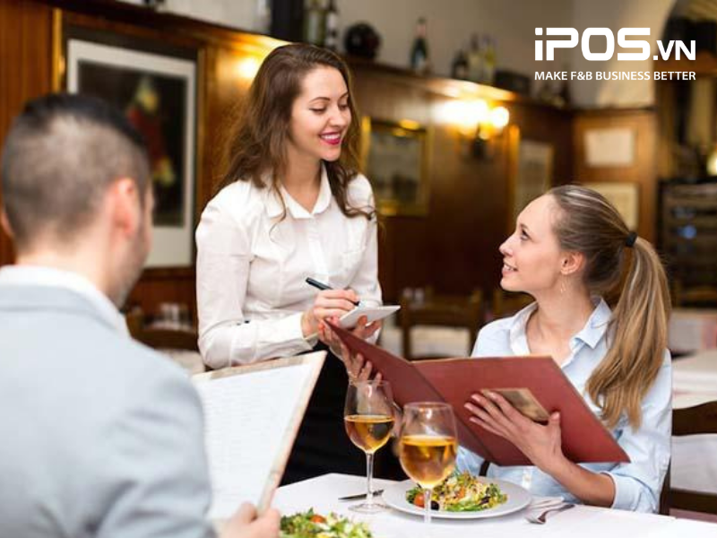 Nhân viên trong nhà hàng phải được đào tạo chuyên nghiệp, bài bản