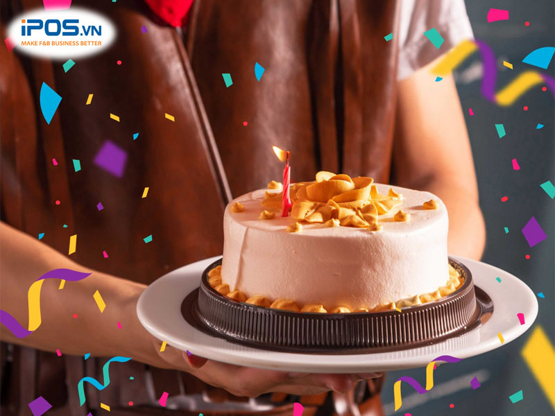 Tặng bánh sinh nhật cho những cô gái sinh tháng 3