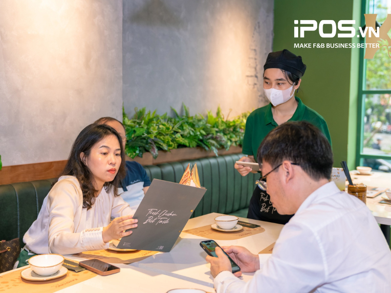 Nhân viên nhà hàng cần tuân theo quy trình và nội quy chuẩn chỉnh 