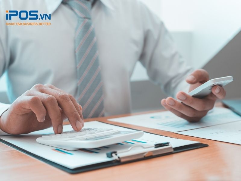 Cách tính tiền lương làm thêm ngày lễ cho nhân viên phục vụ tại nhà hàng/quán cafe.