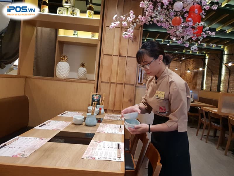 Thuê nhân sự để hỗ trợ hoạt động kinh doanh quán