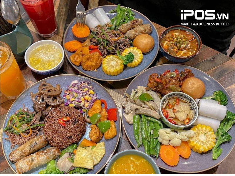 Những món chiên rán ở đây như nem cuốn, khoai tây chiên ăn đậm đà, giòn rụm nhưng không hề bị đọng dầu mỡ