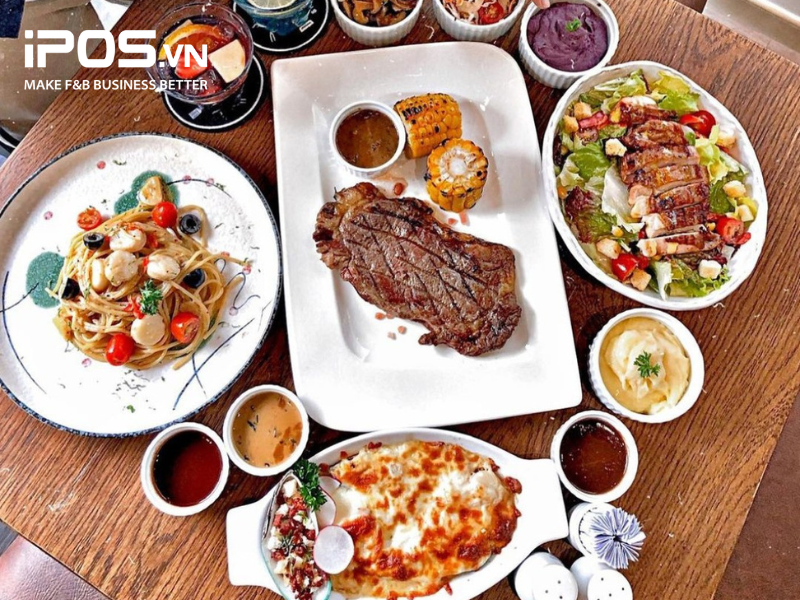 Steak được dùng chung với 1 trong 4 loại sốt tự chọn và món ăn kèm