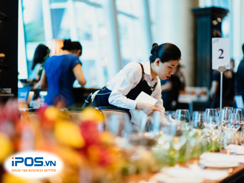 khach-dat-ban-khong-den-2