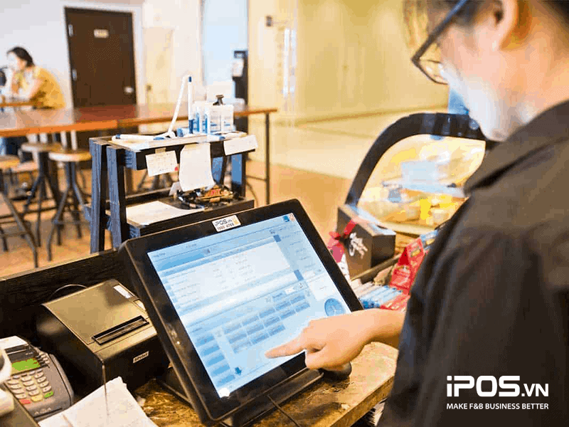 Phần mềm iPOS cho phép nhân viên thực hiện thao tác đặt phòng, chuyển phòng trên hệ thống