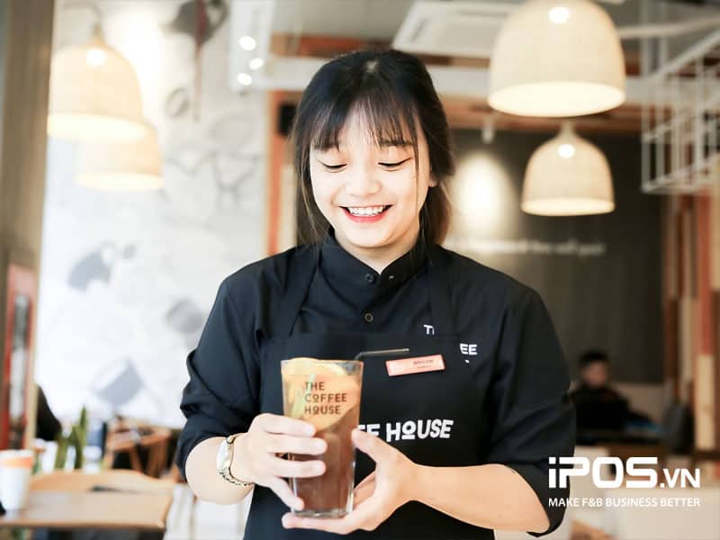 nhân viên phục vụ quán cafe