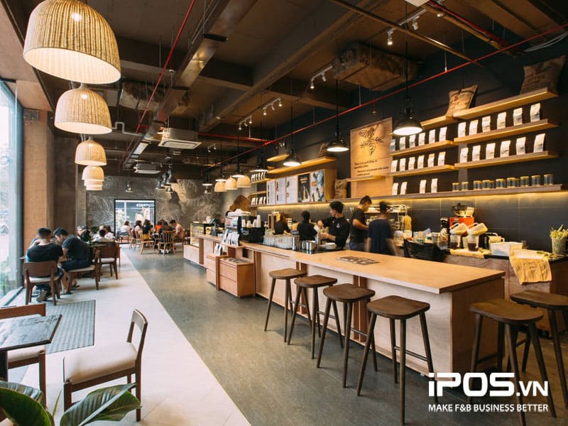 nhân viên phục vụ quán cafe