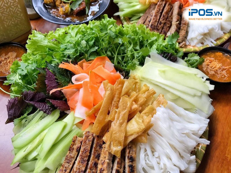 Nem Nướng Nha Trang Cô Lê nổi tiếng là một trong những quán ăn ngon khu Chùa Láng dành cho sinh viên. 