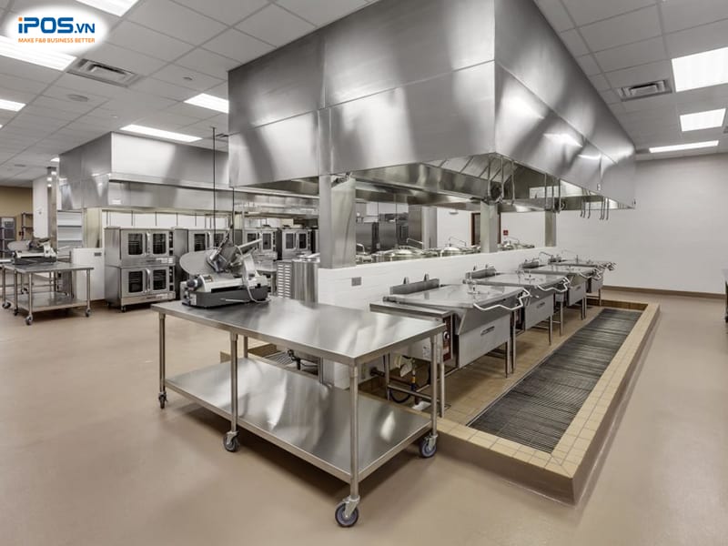 trang thiết bị hiện đại giúp tăng hiệu suất làm việc khu vực bếp