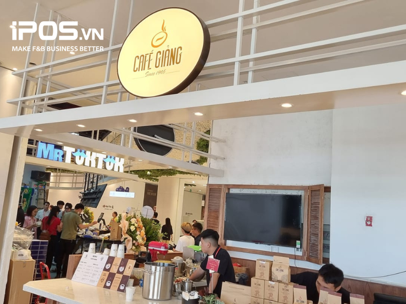 Cafe Giảng lần đầu tiên xuất hiện trong Trung tâm thương mại 