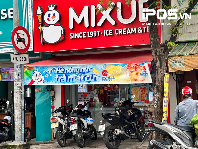 Chủ quán MIXUE cho biết cảm thấy cửa hàng bị chơi xấu nên quản lý mới trả lời như vậy 