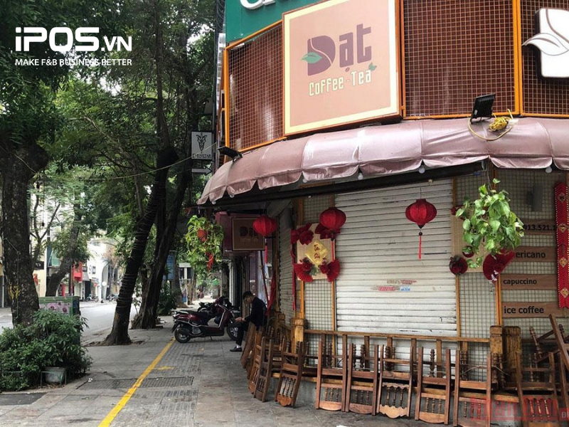 Đàm phán để chủ nhà giảm tiền thuê là việc cần làm khi quán tạm đóng cửa